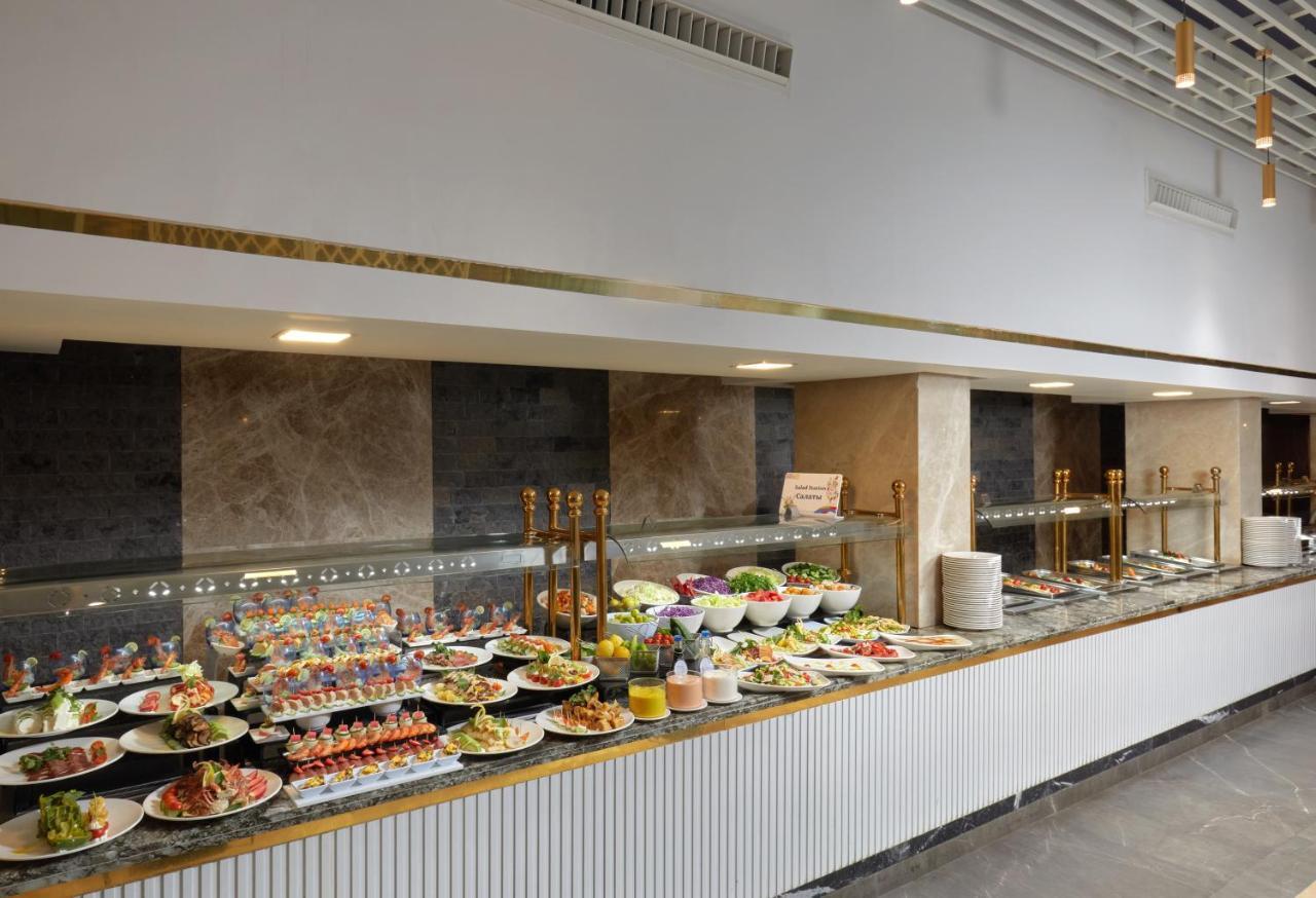 Bellagio Beach Resort & Spa Hurghada Exterior photo A buffet at a hotel